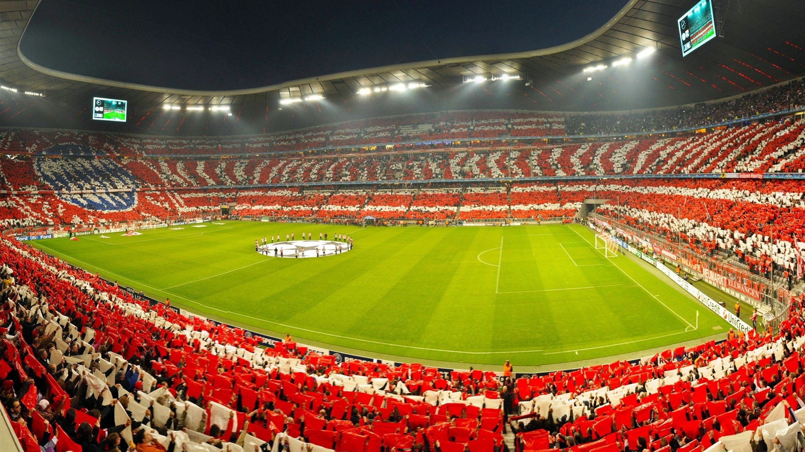 _现场观众热情高涨：气氛点燃比赛热度_，比赛气氛热烈,现场掌声不断